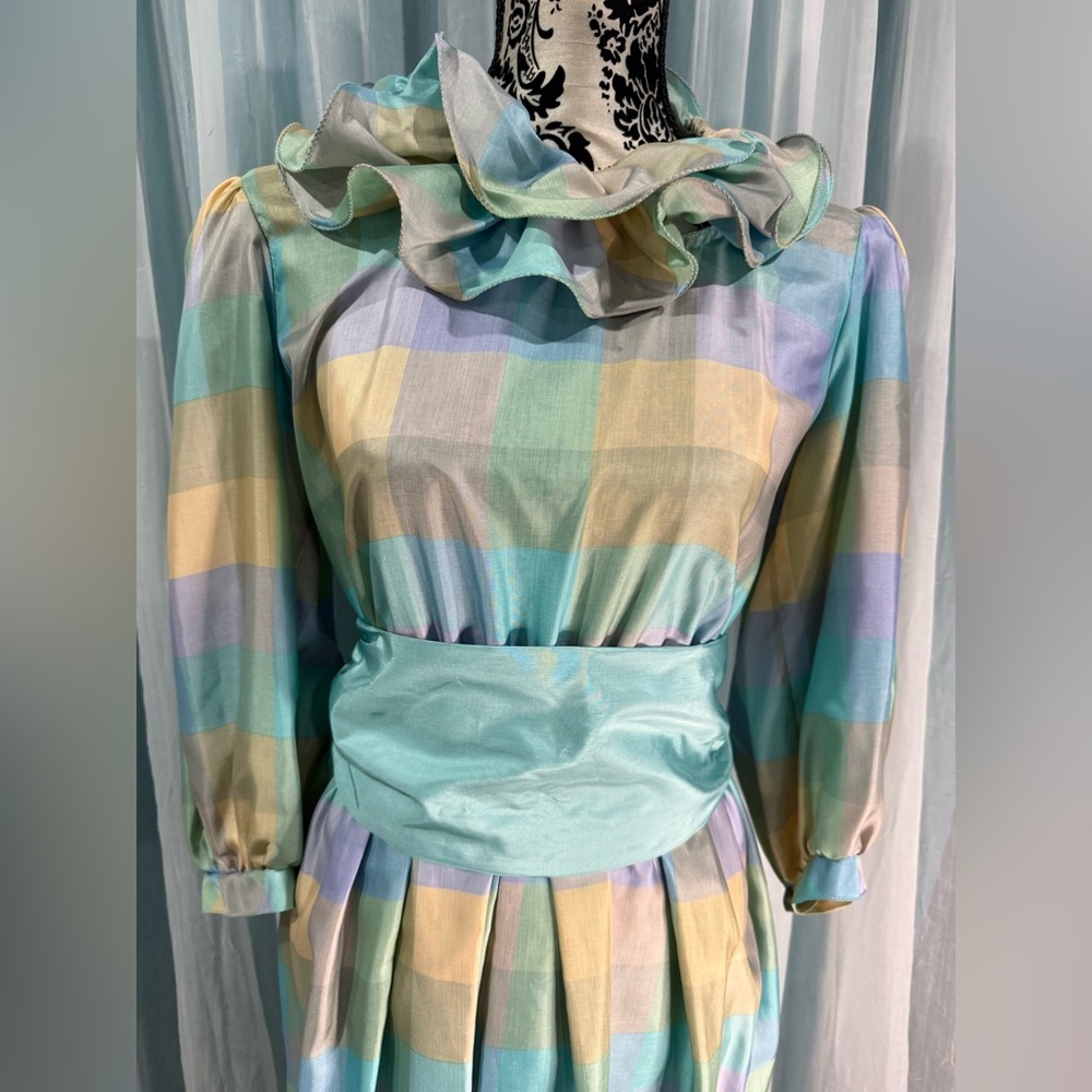 1980’s Donna Morgan Pastel Checkered Designer Cocktail Dress w/ Ruffle Collar - Picture 3 of 12